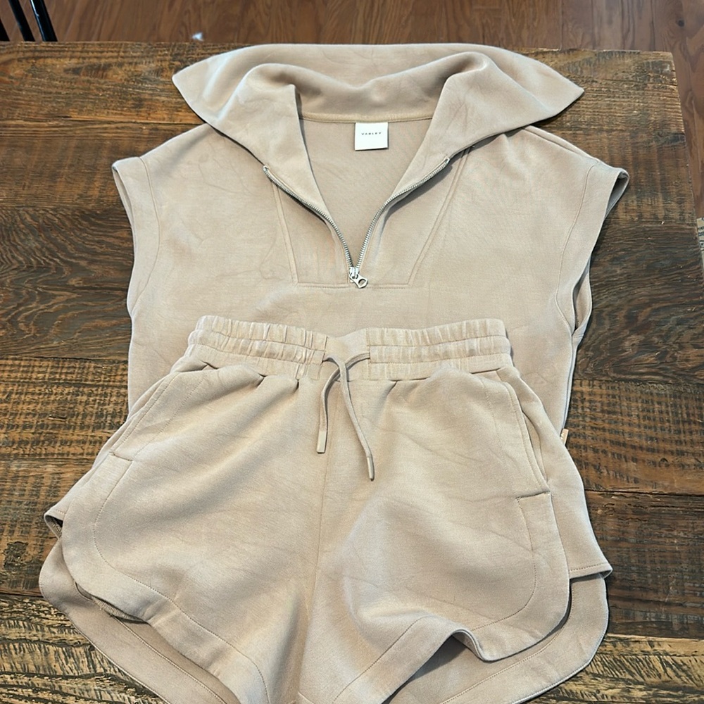 Varley Light Taupe set, Womens XS top and bottom.